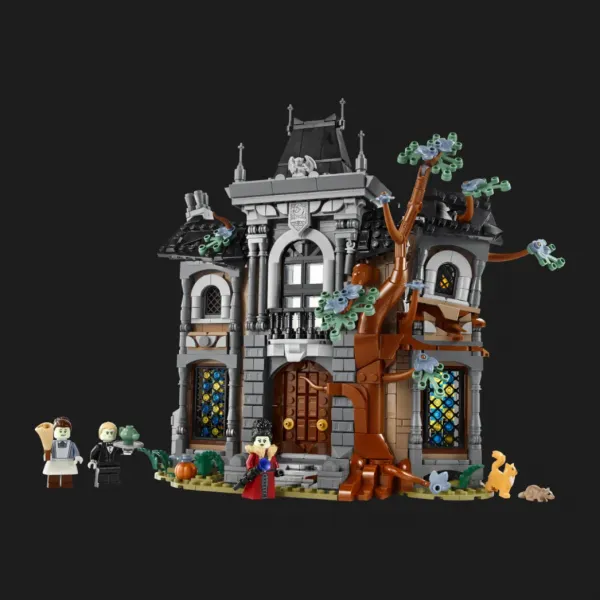 Конструктор LEGO Icons Маєток пані мера (11383)