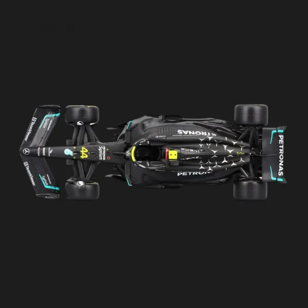 Автомодель із фігуркою Bburago Racе — Mercedes-AMG F1 W14 E в асортименті (1:24) (18-28037)