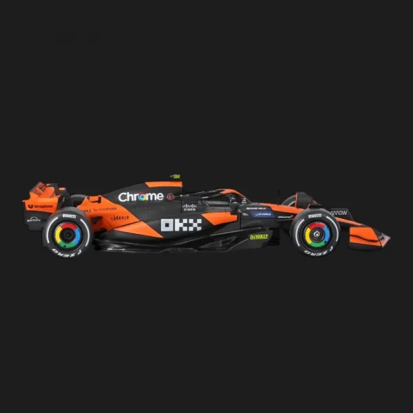 Автомодель із фігуркою Bburago Race — McLaren MCL38 в асортименті (1:24) (18-28040)