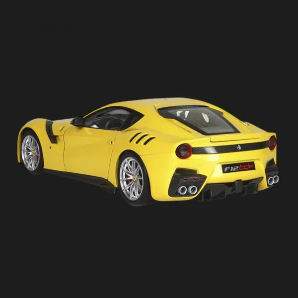 Автомодель Bburago — Ferrari F12Tdf в асортименті, 1:24 (Yellow, Red) (18-26021)