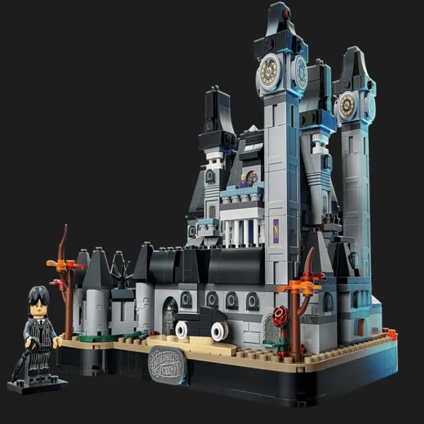 Конструктор LEGO Wednesday Академія Невермор (76788)